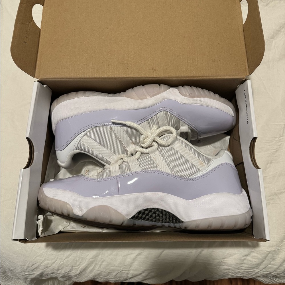 Air Jordan 11 Retro Low Pure Violet